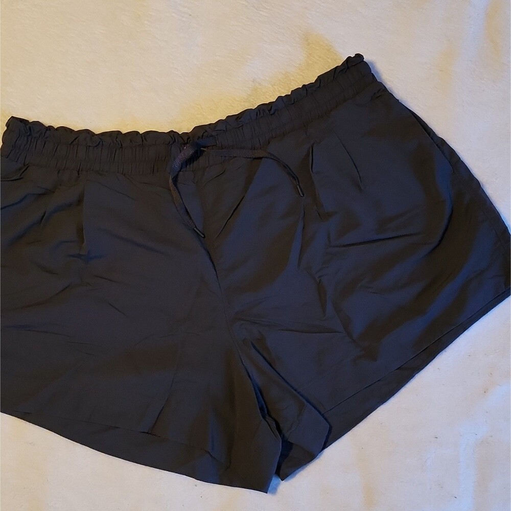All In Motion Womens Black Mid Rise Run Shorts 3” Inseam Size XXL Pockets EUC